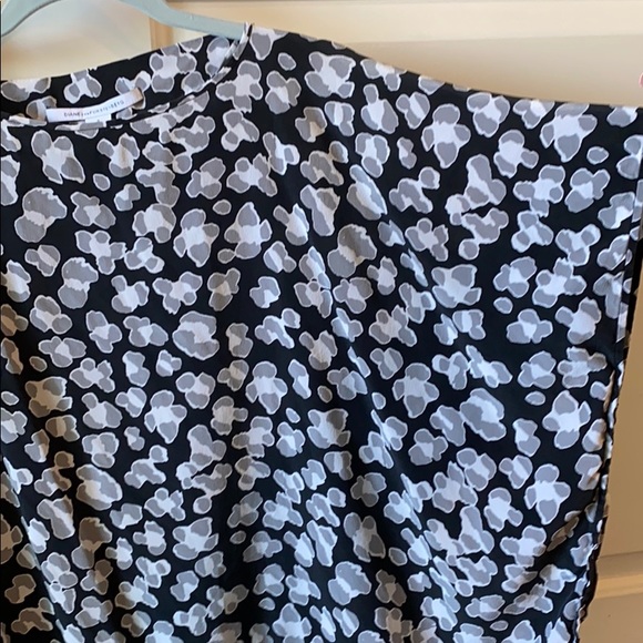 DVF Black Gray White Silk LEOPARD shirt - Picture 3 of 4